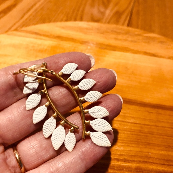 Spilada leaf🍃 earrings w/ French wires. Beautiful! - Picture 2 of 2